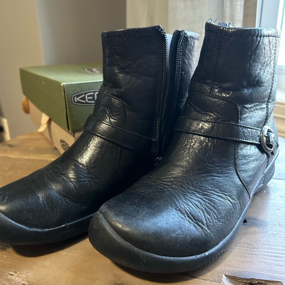 Keen Bern ankle boots